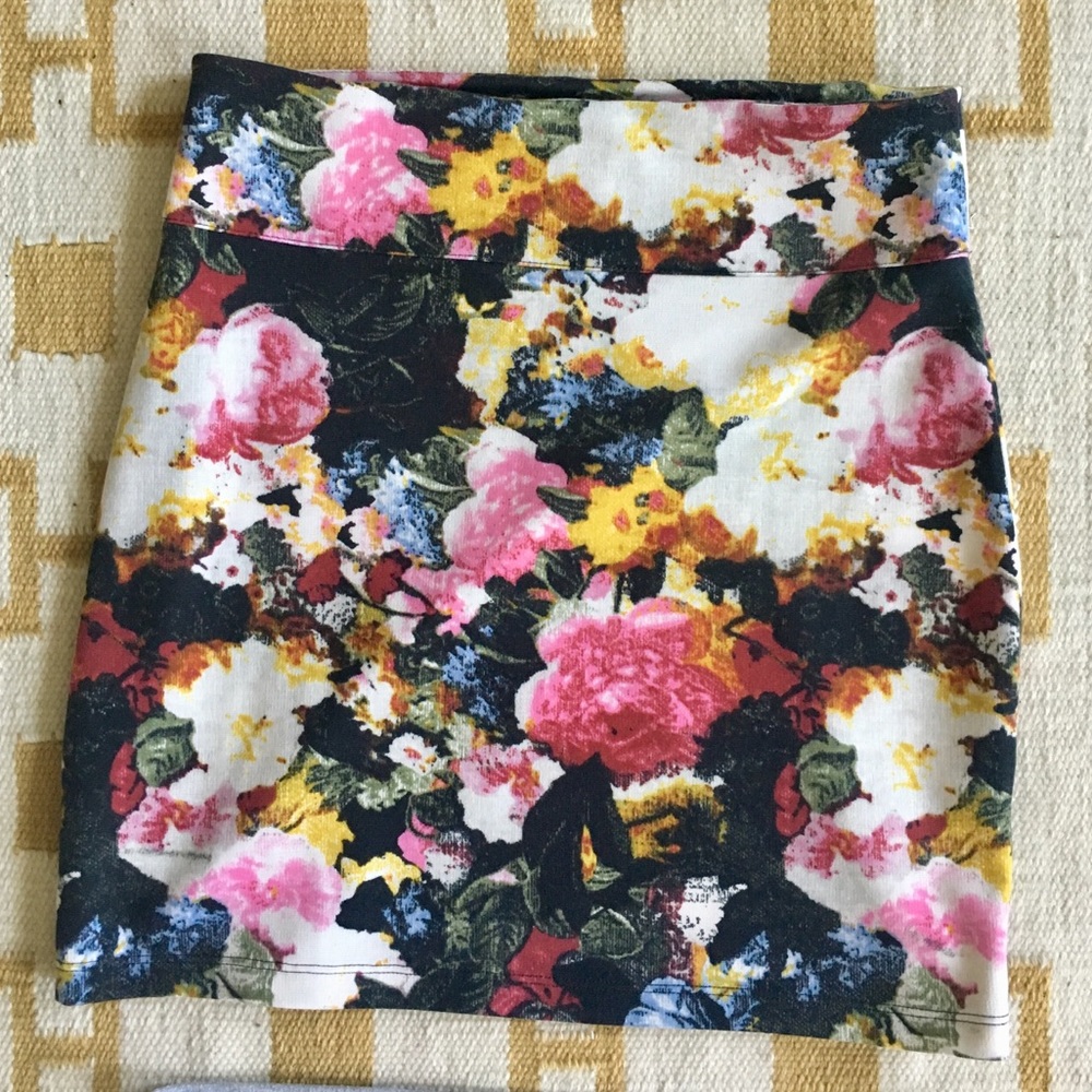 Floral mini skirt